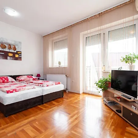 Momo'S Studio Apartment Subotica Exterior photo